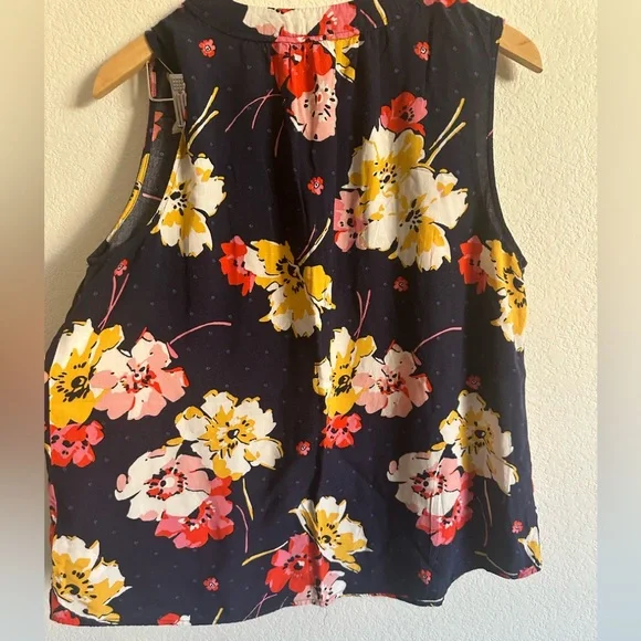 Floral Sleeveless Top - Picture 5 of 5